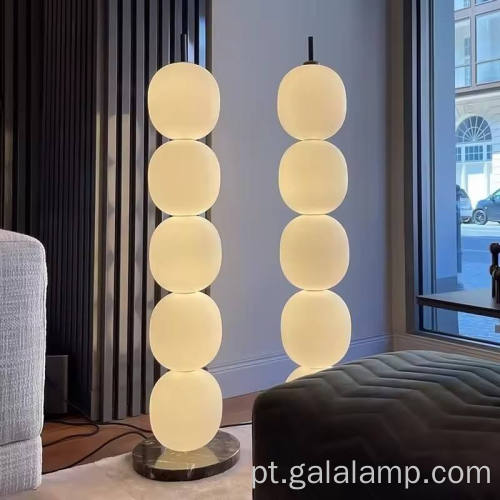 Candeeiro de pé LED moderno em mármore para salas de estar elegantes